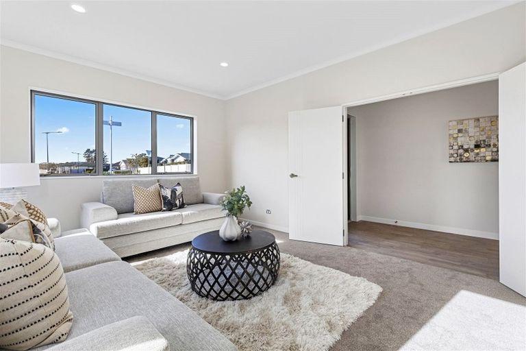 Photo of property in 20 Gilbransen Road, Kumeu, 0810