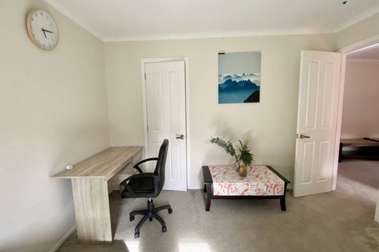 Photo of property in 15 Kingsclere Place, Goodwood Heights, Auckland, 2105