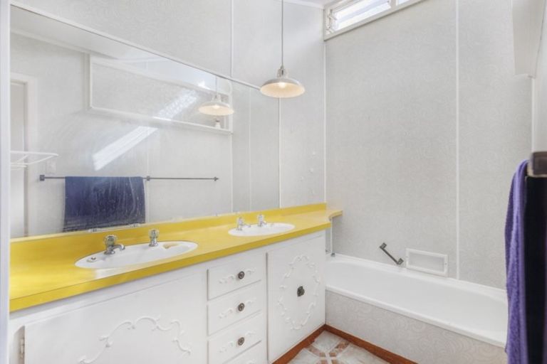 Photo of property in 43 Mckean Avenue, Manurewa, Auckland, 2102