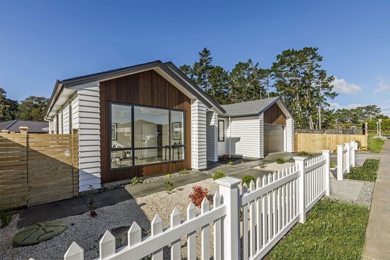 Photo of property in 107 Schoolside Road, Kumeu, 0810