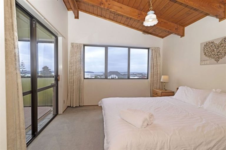 Photo of property in 3 Whiting Grove, West Harbour, Auckland, 0618