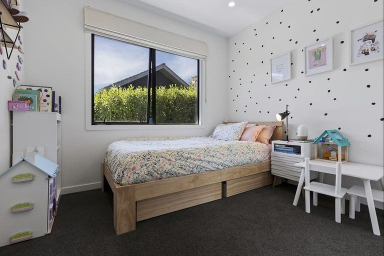 Photo of property in 12 Kinross Lane, Jacks Point, Queenstown, 9371