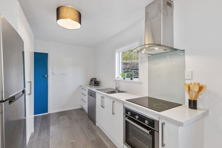 Photo of property in 35 Thomas Street, Stokes Valley, Lower Hutt, 5019