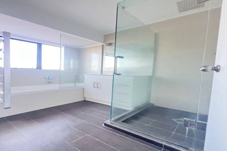 Photo of property in 2/9 Billabong Place, Botany Downs, Auckland, 2010