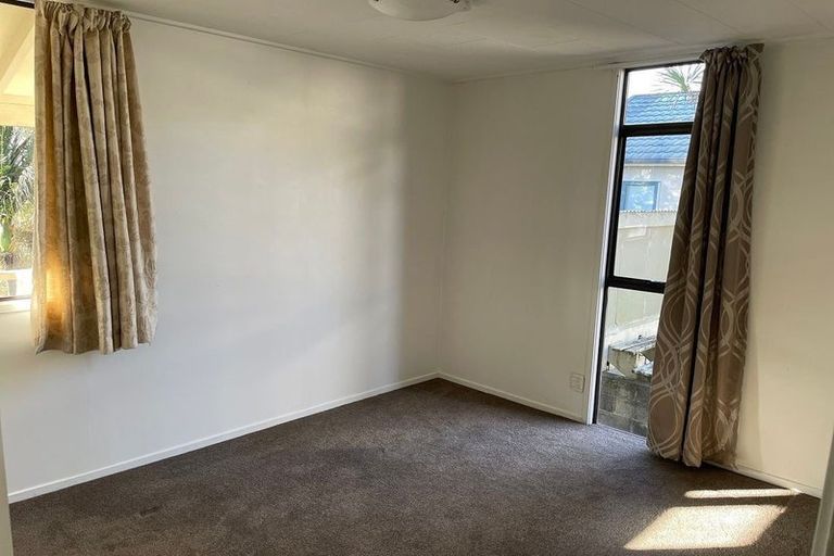 Photo of property in 2/3 Glencourt Place, Glenfield, Auckland, 0629
