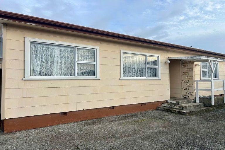 Photo of property in 48 Peel Street, Westport, 7825