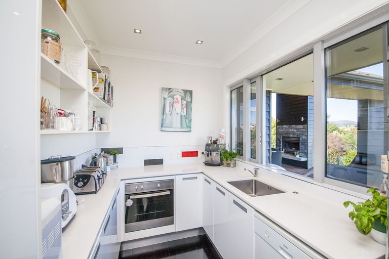 Photo of property in 85 Cashmere Drive, Fitzherbert, Palmerston North, 4410