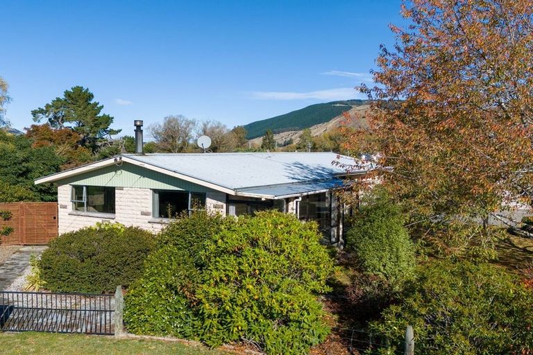 Photo of property in 7 Ormaglade Place, Millers Flat, Roxburgh, 9572