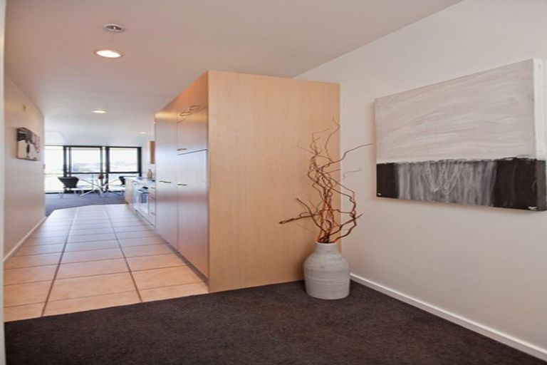 Photo of property in Scotia Tower Apartments, 8a/8 Scotia Place, Auckland Central, Auckland, 1010