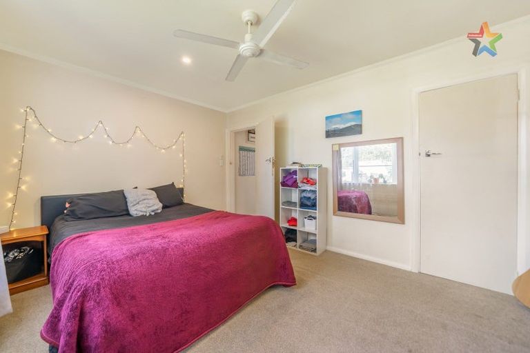 Photo of property in 77 Horoeka Street, Stokes Valley, Lower Hutt, 5019