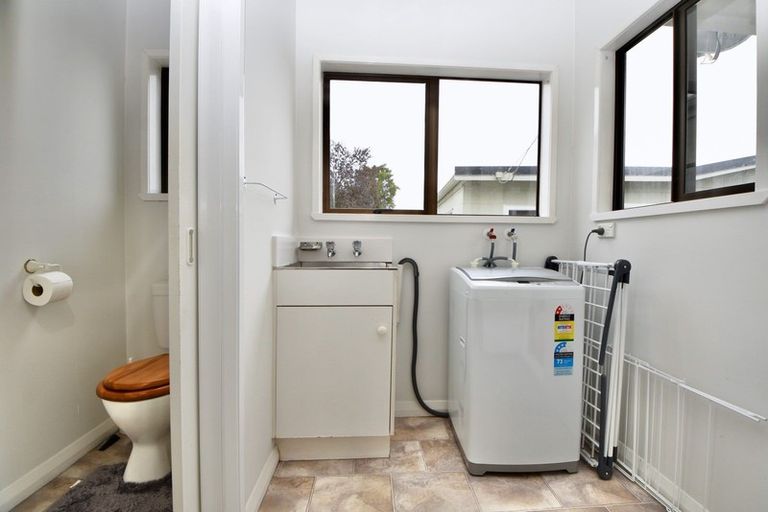 Photo of property in 2 Mckenzie Terrace, Carterton, 5713