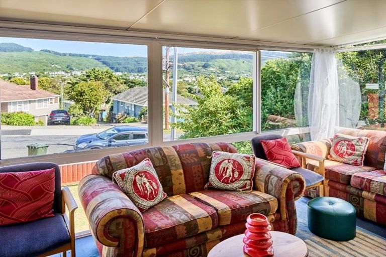 Photo of property in 73 Taylor Terrace, Tawa, Wellington, 5028