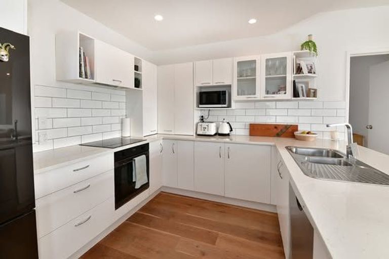 Photo of property in 2/1376 Whangaparaoa Road, Army Bay, Whangaparaoa, 0930