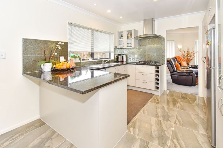 Photo of property in 12 Carn Place, Weymouth, Auckland, 2103