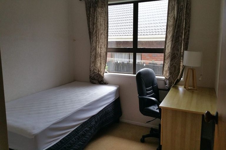 Photo of property in 7 Landsberg Way, Windsor Park, Auckland, 0632