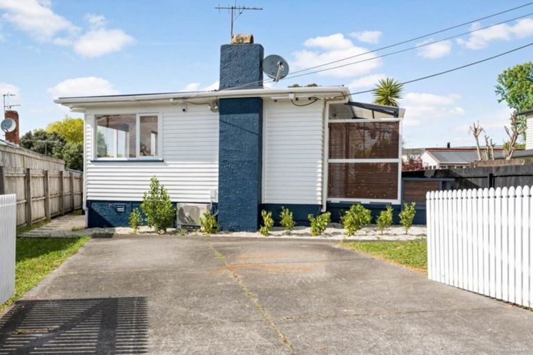 Photo of property in 1c Kuaka Place, New Lynn, Auckland, 0600