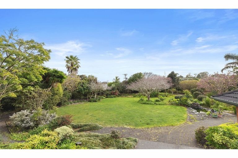 Photo of property in 2 Awaroa Stream Drive, Waiuku, 2123