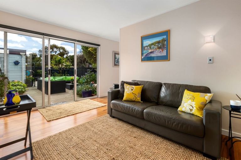 Photo of property in 19 Oak Avenue, Paremata, Porirua, 5024