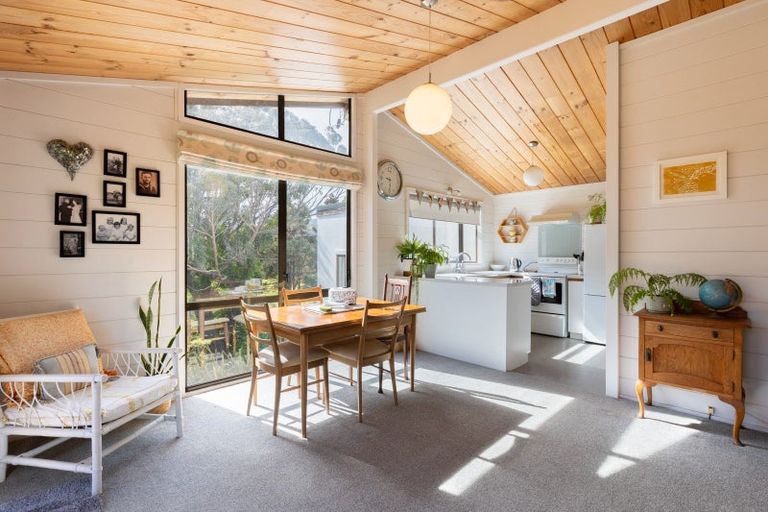 Photo of property in 124-126 Renown Road, Raumati South, Paraparaumu, 5032