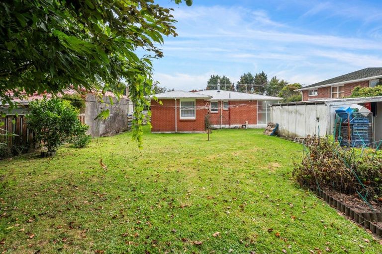 Photo of property in 2/22 Hillcrest Avenue, Hillcrest, Auckland, 0627