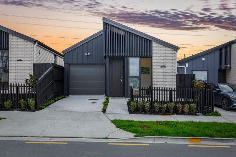 Photo of property in 23 Paretao Street, Massey, Auckland, 0614