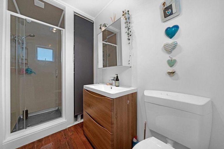 Photo of property in 43 Waimumu Road, Massey, Auckland, 0614