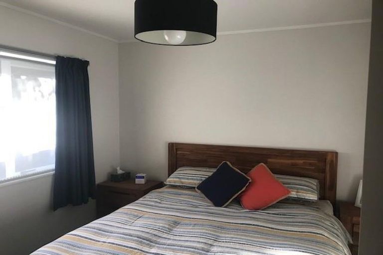 Photo of property in 2/11 Parramatta Place, Botany Downs, Auckland, 2010