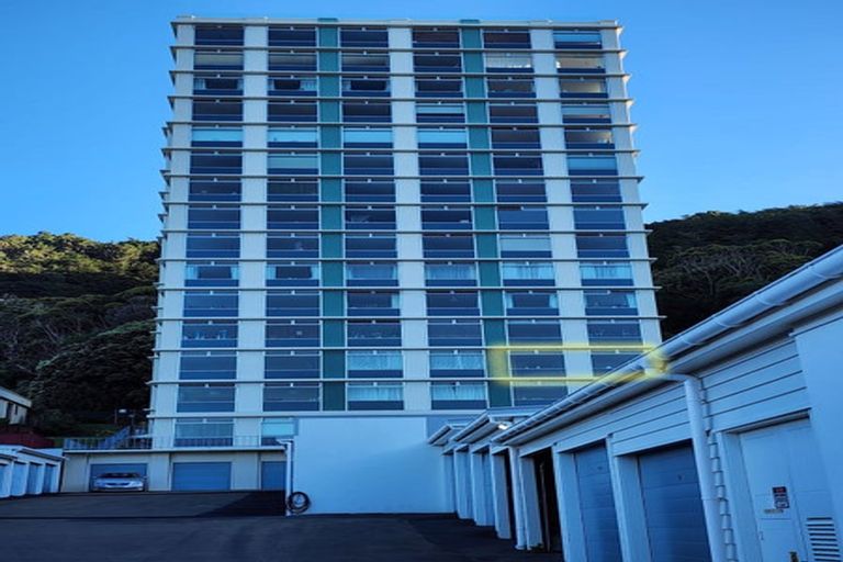 Photo of property in Jerningham Apartments, 20 Oriental Terrace, Oriental Bay, Wellington, 6011