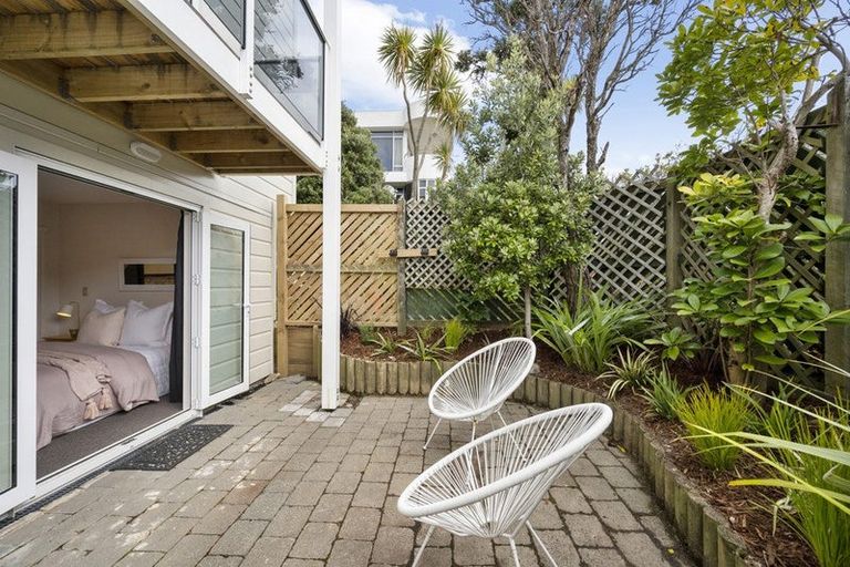 Photo of property in 11 Lawson Place, Mount Victoria, Wellington, 6011