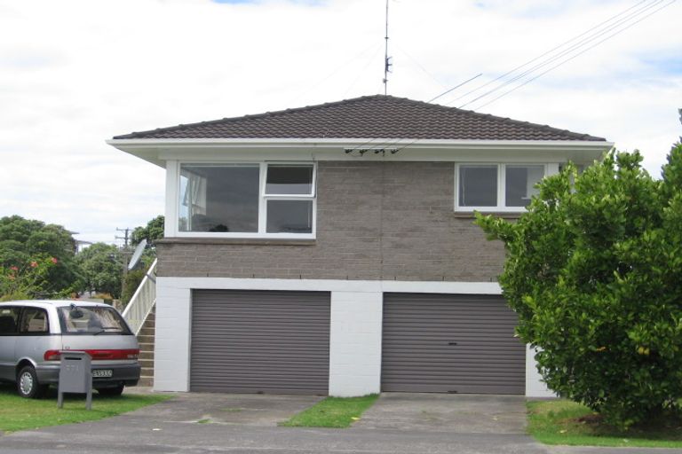 Photo of property in 2/771 Beach Road, Browns Bay, Auckland, 0630