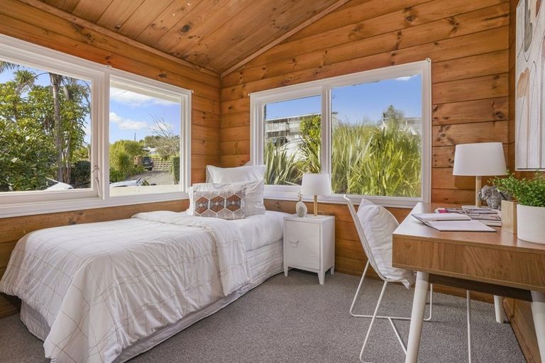 Photo of property in 1/67 Saddleback Rise, Murrays Bay, Auckland, 0630