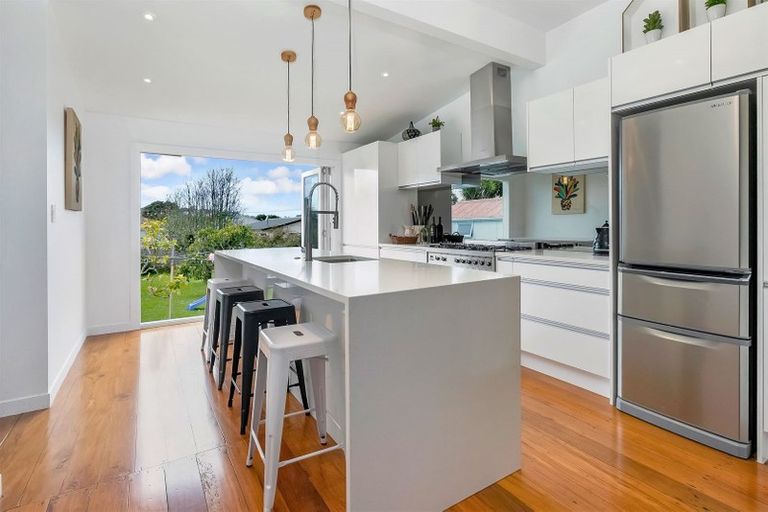 Photo of property in 17 Walmer Road, Point Chevalier, Auckland, 1022