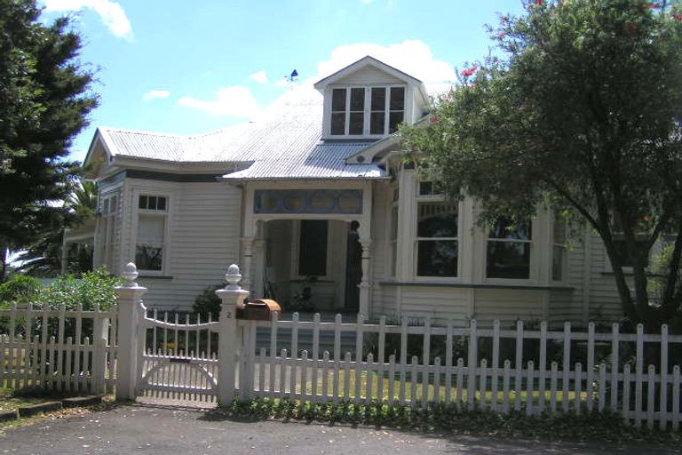 Photo of property in 1 Queen Street, Northcote Point, Auckland, 0627