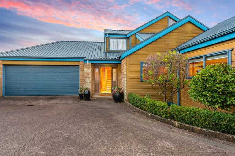 Photo of property in 2/397 East Coast Road, Mairangi Bay, Auckland, 0630