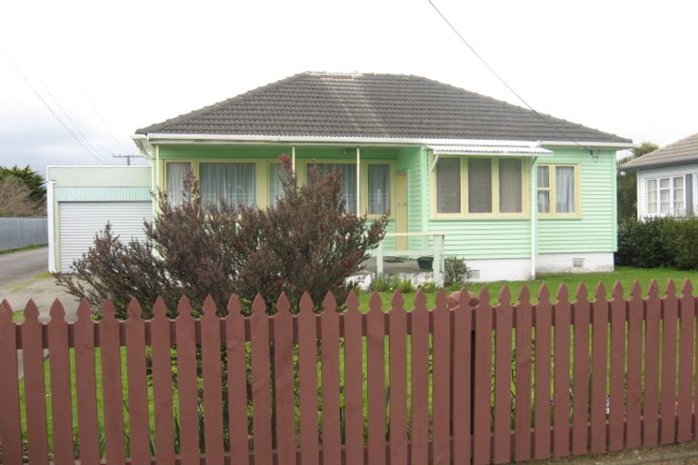 Photo of property in 74 Cambridge Street, Levin, 5510