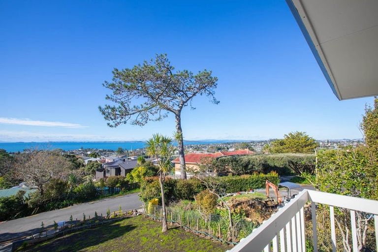 Photo of property in 4 Dalmeny Close, Murrays Bay, Auckland, 0630