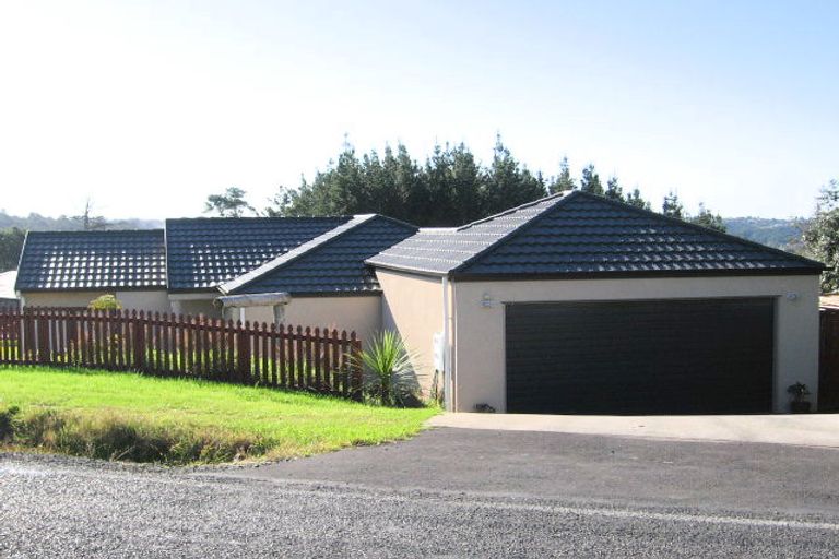 Photo of property in 74 Hetherington Road, Ranui, Auckland, 0612