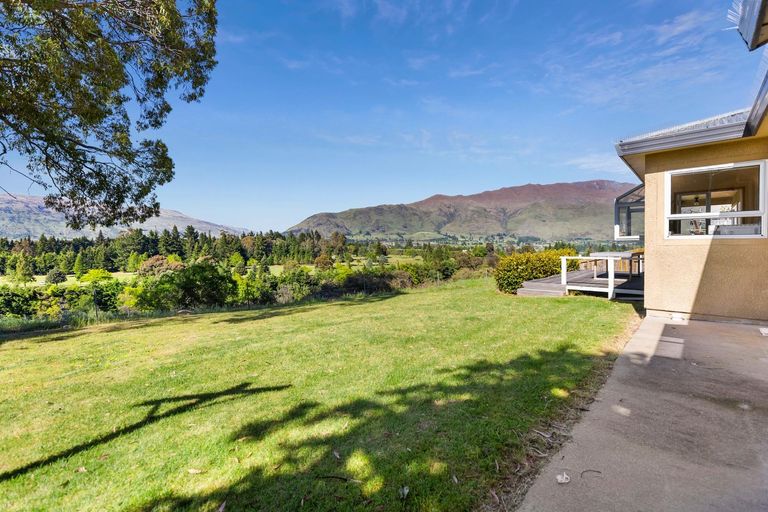 Photo of property in 14 Rob Roy Lane, Wanaka, 9305