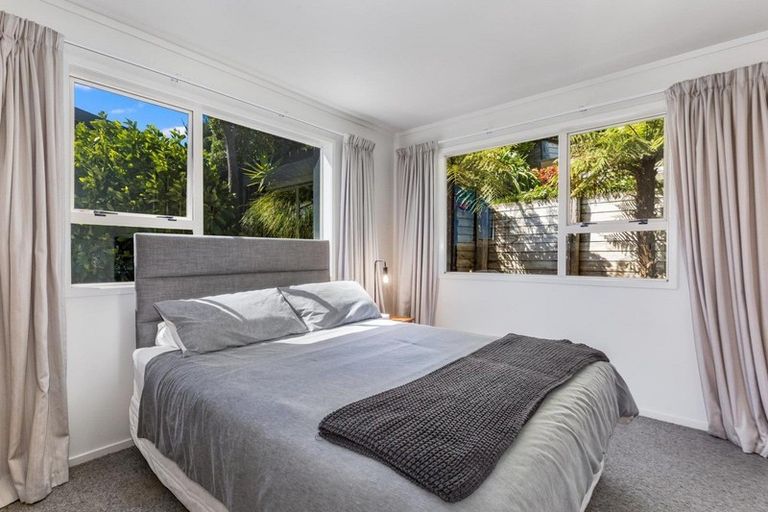 Photo of property in 8 The Crowsnest, Whitby, Porirua, 5024