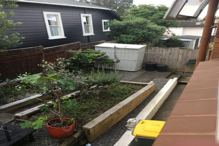 Photo of property in 2/205 Onewa Road, Birkenhead, Auckland, 0626