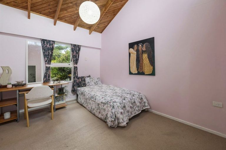 Photo of property in 11 Rika Place, Kawaha Point, Rotorua, 3010
