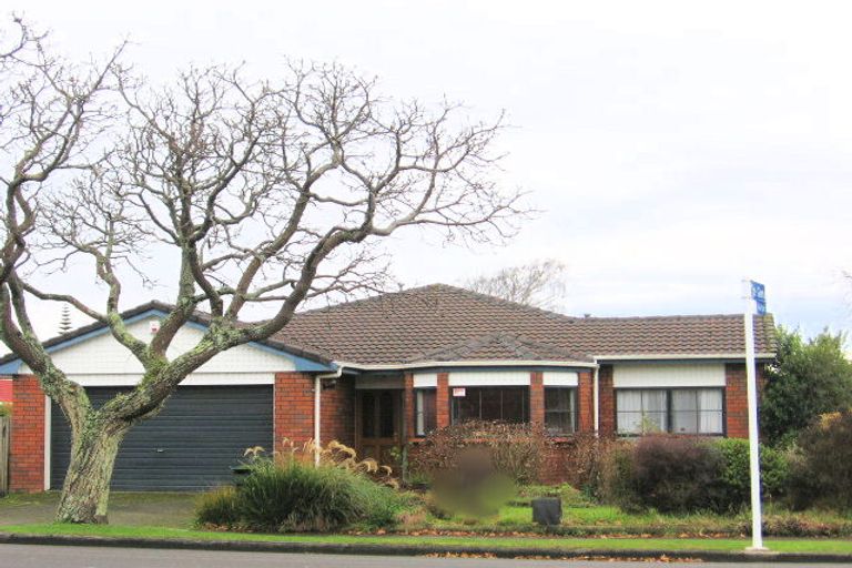 Photo of property in 17 Pahiatua Street, Hokowhitu, Palmerston North, 4410