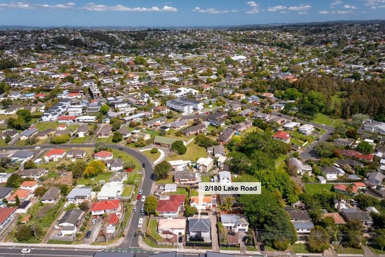 Photo of property in 2/180 Lake Road, Northcote, Auckland, 0627