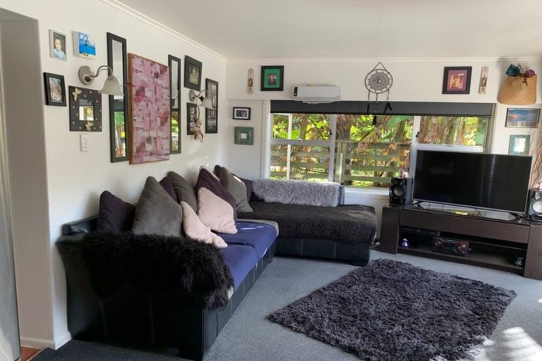 Photo of property in 27 Waiwera Place, Waiwera, Orewa, 0994