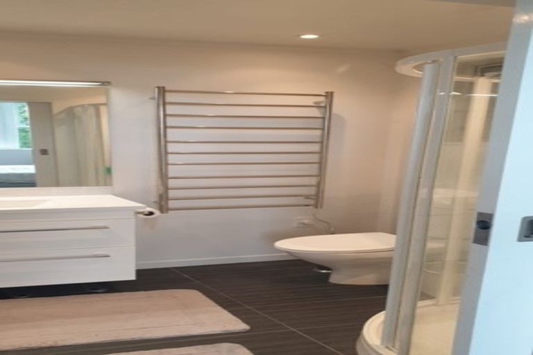 Photo of property in 24 Nevay Road, Karaka Bays, Wellington, 6022