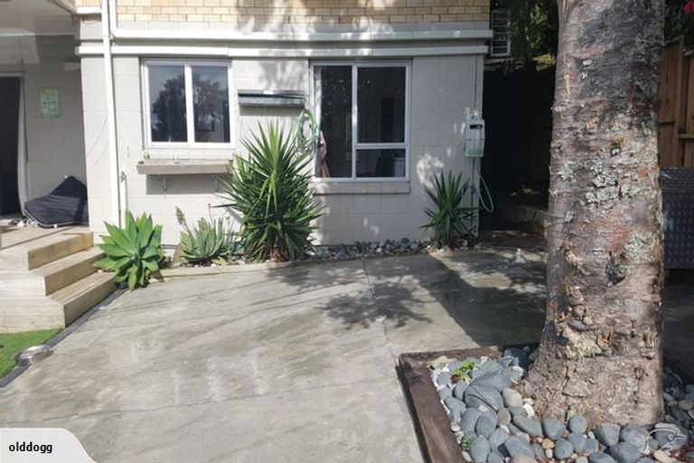 Photo of property in 108 Mellons Bay Road, Mellons Bay, Auckland, 2014