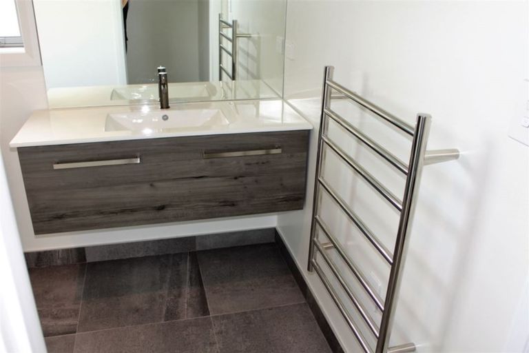 Photo of property in 70 Stace Hopper Drive, One Tree Point, 0118