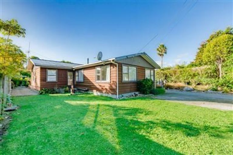 Photo of property in 5 Puriri Road, Waikanae, 5036