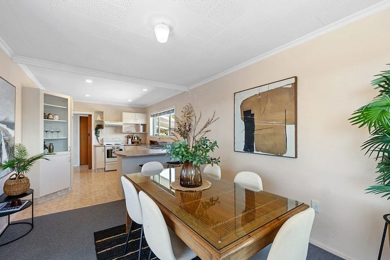 Photo of property in 43 Nevada Drive, Merrilands, New Plymouth, 4312