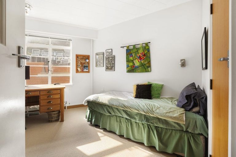 Photo of property in Wharenui Apartments, 274 Oriental Parade, Oriental Bay, Wellington, 6011